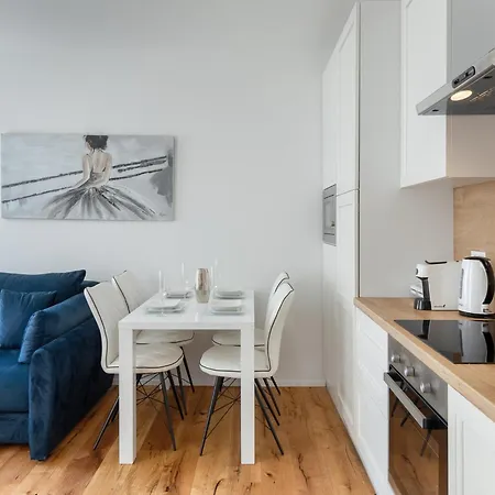 Modern With Open-air Parking Appartement Poreč
